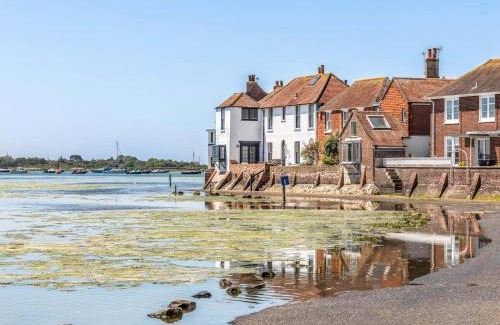 Bosham House | Pass the Keys 3 bedroom Cottage in the heart of beautiful Bosham