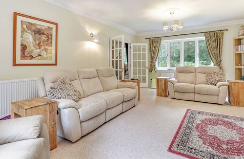 Crowborough House | Pass the Keys | Ashdown Forest retreat a spacious stylish house