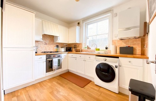 Vassall Apartment | Pass the Keys | Beautiful 2BR Apt, private garden