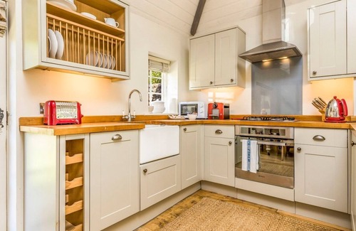 Singleton Cottage | Pass the Keys | Charming Cottage with pretty Private Garden
