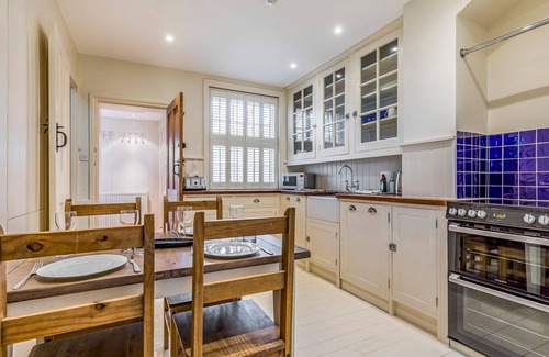 Selsey House | Pass the Keys | Charming Old Coastguards Cottage