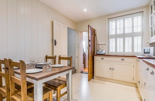 Selsey House | Pass the Keys | Charming Old Coastguards Cottage