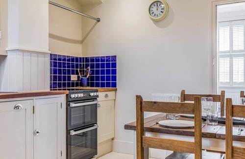 Selsey House | Pass the Keys | Charming Old Coastguards Cottage