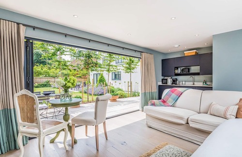 Bosham Apartment | Pass the Keys | Charming Bosham Garden Lodge