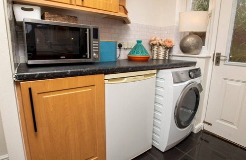 Lincoln House | Pass the Keys | Charming Getaway Near Central Lincoln
