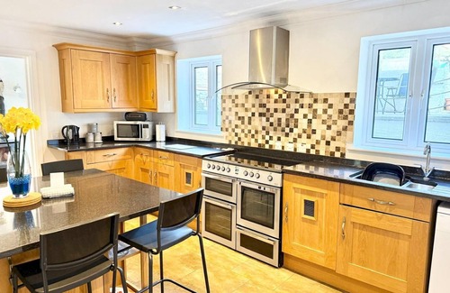 Reynoldston House | Pass the Keys | Countryside Retreat in Reynoldston Gower,Sleeps 10