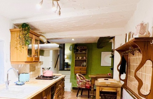 Youlgreave House | Pass the Keys | Dene Cottage - Perfect Location for 8 & Pets