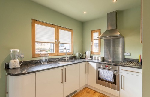 Leigh-on-Sea House | Pass the Keys | The Pontoon!