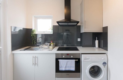 Leigh-on-Sea Apartment | Pass the Keys | Cosy Flat in Leigh | Sea View