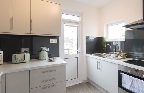 Leigh-on-Sea Apartment | Pass the Keys | Cosy Flat in Leigh | Sea View