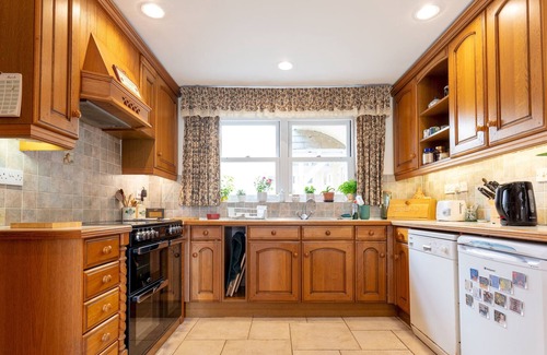 Norton Disney House | Pass the Keys | Idyllic Countryside Retreat