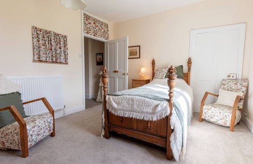 Norton Disney House | Pass the Keys | Idyllic Countryside Retreat