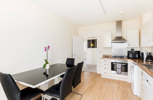 Lillington Apartment | Pass the Keys| Lovely 2 Bed in Leamington Spa with Parking