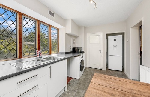 Hainault House | Pass the Keys | Large 3BR Home in Chigwell with Spacious Garden