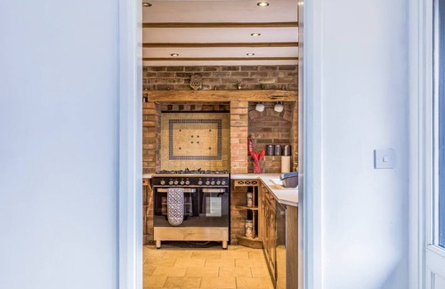 Funtington House | Pass the Keys | Large Thatched Barn near Bosham