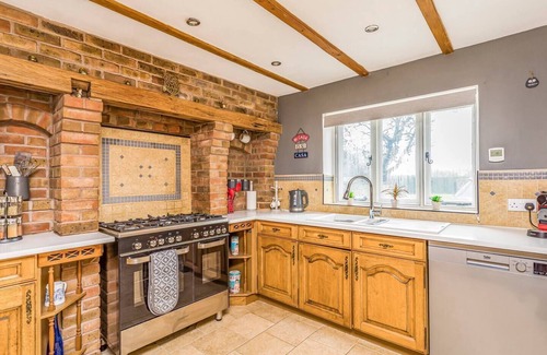 Funtington House | Pass the Keys | Large Thatched Barn near Bosham