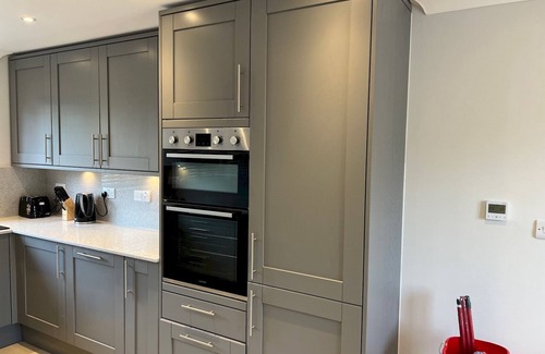 Charvil House | Pass the Keys | Newly built house 4 mins from Twyford Centre