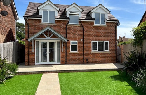 Charvil House | Pass the Keys | Newly built house 4 mins from Twyford Centre