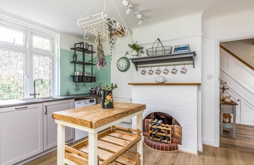 Birdham House | Pass the Keys | Pretty Three Bedroomed home near the Beach
