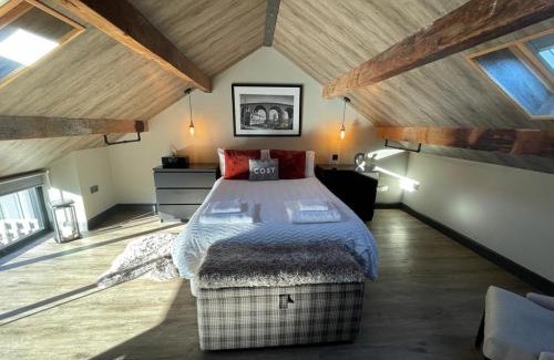 Hayfield House | Pass the Keys The Cosy Romantic and Elegant for 2 with Hot Tub