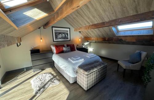 Hayfield House | Pass the Keys The Cosy Romantic and Elegant for 2 with Hot Tub