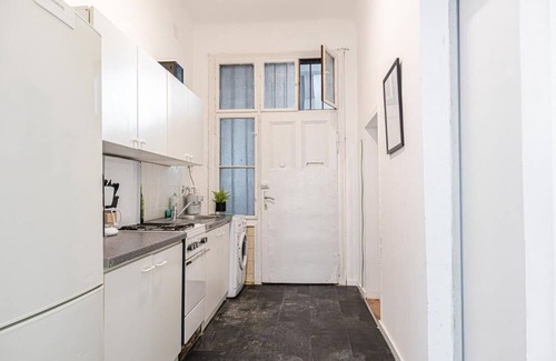Rudolfsheim-Funfhaus Apartment | Past Meets Present 1BR/Apt Budget Friendly&Central
