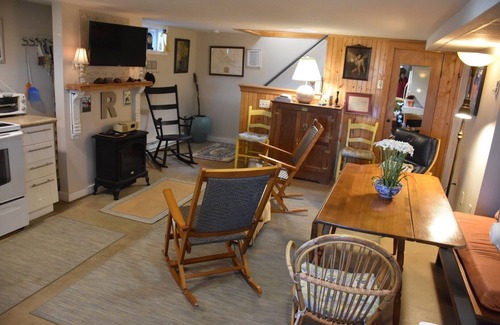 Macon Apartment | Pastoral farm setting in cozy space "The Rosalie" at Clover Hill Farm