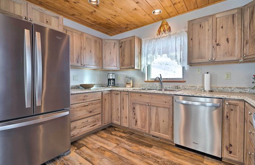 Pateros House | Pateros Home w/Deck, 7 Mi to Alta Lake Park!