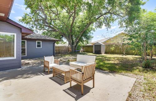 Pearland House | Patio, Fire Pit and Yard Family Home in Pearland