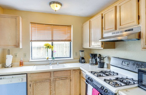 California City Apartment | Patio & Mtn Views: Family Gem in California City
