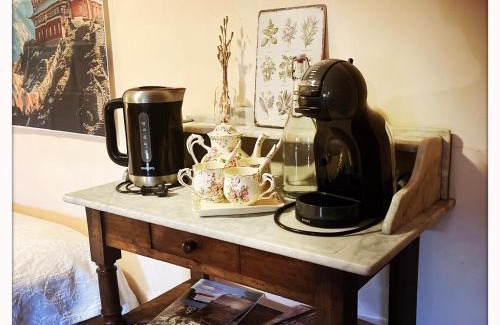 La Celle-sous-Gouzon Bed & Breakfast | Pause bien-être & nature dans la chambre du moine