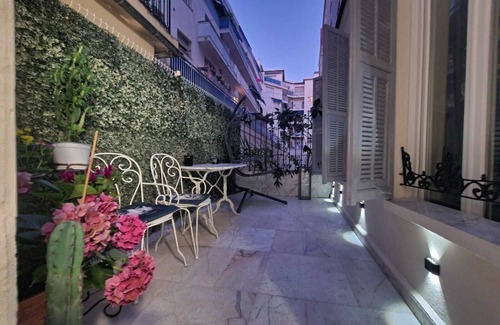 Liberation Apartment | Pavillon Avec Terrasse