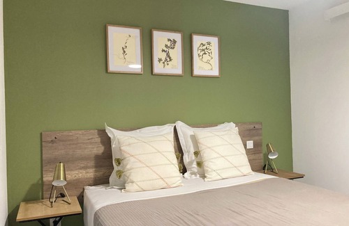 Chateauneuf-du-Rhone Apartment | Pavillon de l'Etang