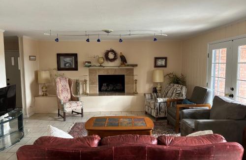 Morrilton House | Paw Paw Tree Estate with Guest House