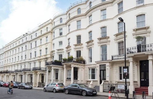 Notting Dale Apartment | PBC | Large Studio w/Patio in Bayswater (LS4)