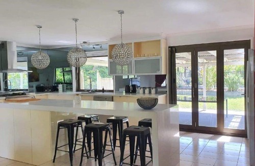 Ningi House | Peace and Tranquility by the pool