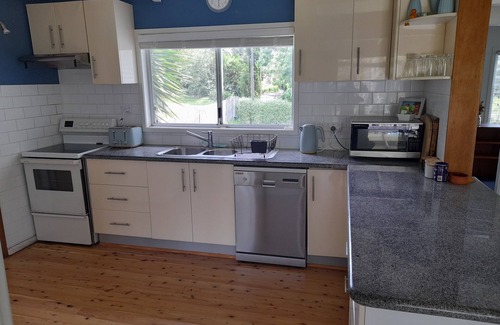 Fishermans Paradise House | Peace By The River - spacious family retreat