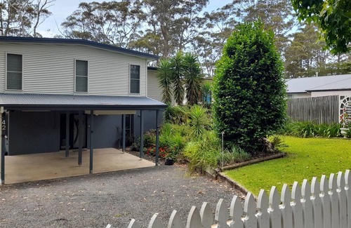 Fishermans Paradise House | Peace By The River - spacious family retreat