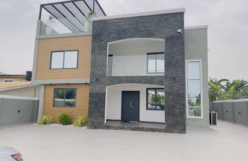 Madina House | Peace house with all the necessary security measures and 24 hrs internet con.