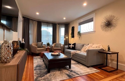 Everett House | PEACE IN THE CITY - Humble Luxury minutes from Boston, Beach & Casino