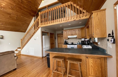 Unaka Ski Chalet | Peace, Quiet, Nature, Rivers, Mountains, Hiking & a Park-like fenced yard.