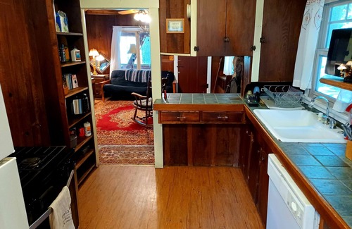 Palomar Mountain Cabin | Peaceful 1920s Cozy Cabin snuggled in 100 ft Pines -Palomar Mt, Bailey Meadows