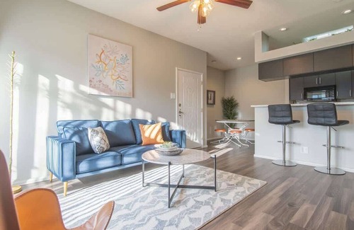 Irving Apartment | Peaceful 1BR King Suite w/Pool, Gym & Parking 04