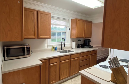 Shady Side House | Peaceful 2-bedroom/2-bathroom house with WiFi and AC in serene Shady Side