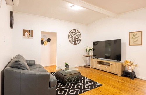 Wavell Heights House | Peaceful 3Beds Affordable Home near BNE Airport