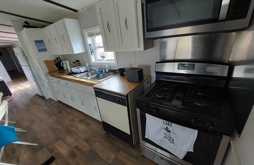 Dassel Cabin | Peaceful and comfortable lake cabin on Wolf lake
