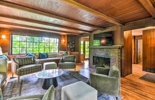 Carver House | Peaceful and Elegant Cottage with Riverside View