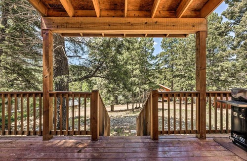 Cloudcroft House | Peaceful and Private Cloudcroft Cabin with Deck!
