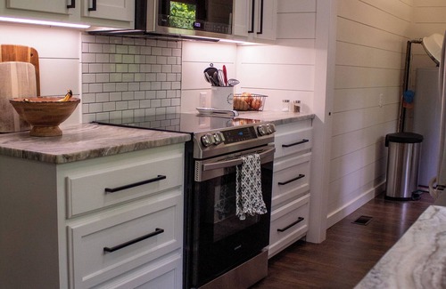 Clinton Cottage | Peaceful and quiet home near the Ozarks.