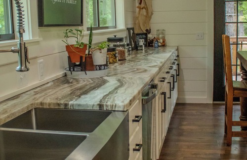 Clinton Cottage | Peaceful and quiet home near the Ozarks.